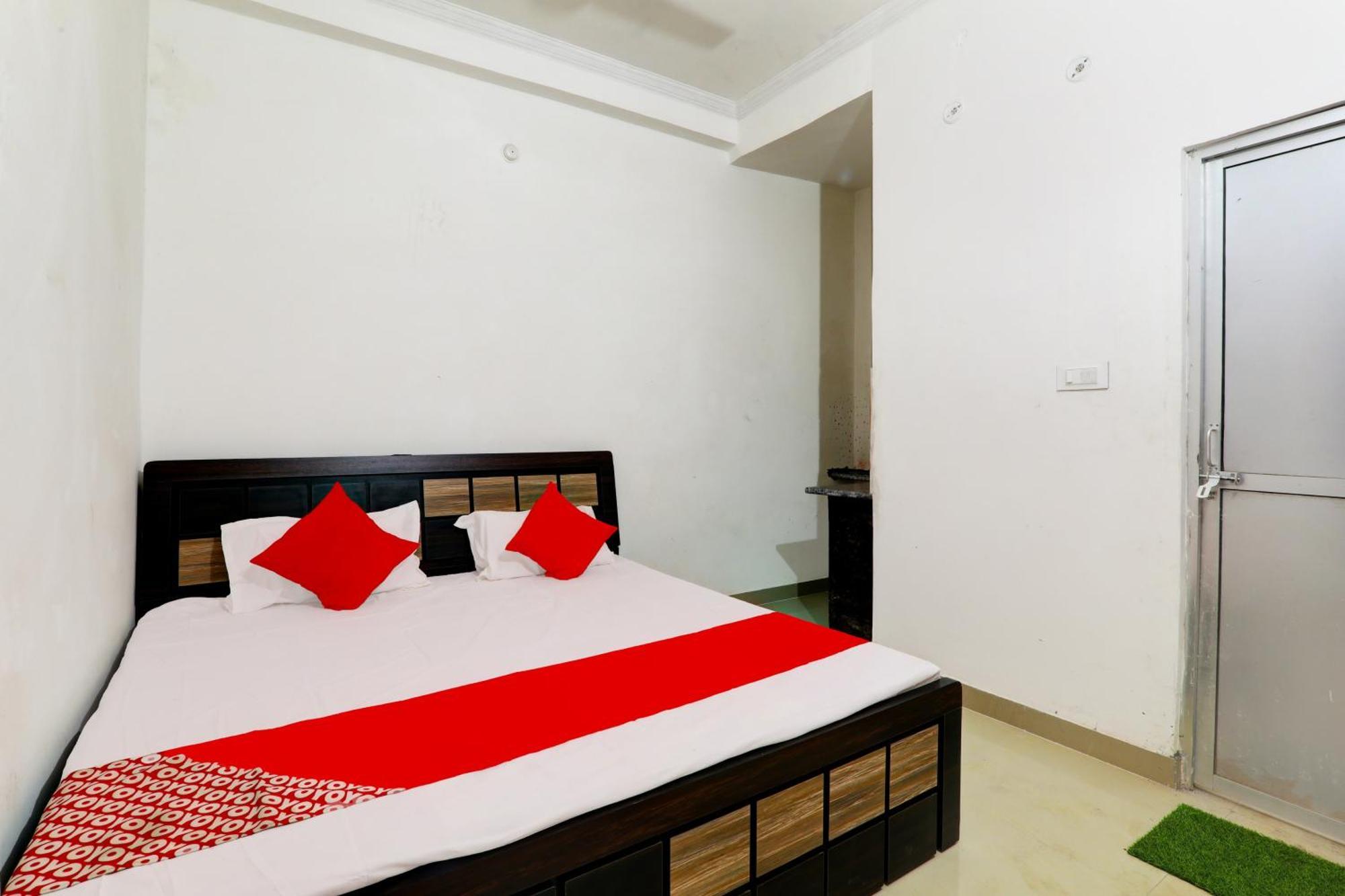Oyo Flagship Shine Hotel Chinhat Exteriör bild