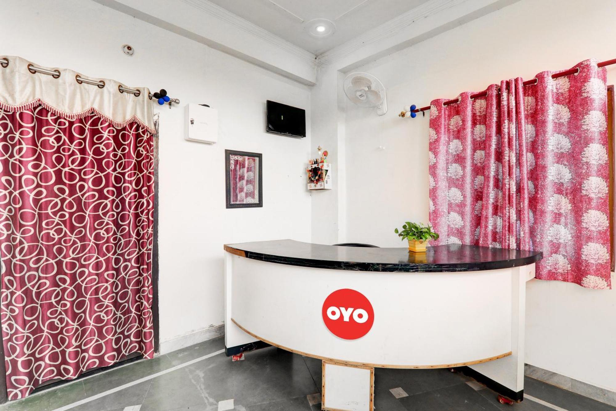 Oyo Flagship Shine Hotel Chinhat Exteriör bild